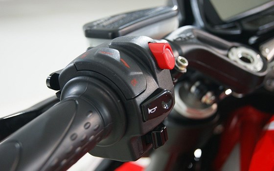 Gebrauchtmotorrad MV Agusta Brutale 800 RC - Bild 13