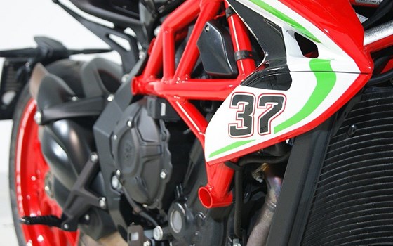 Gebrauchtmotorrad MV Agusta Brutale 800 RC - Bild 2 Gebrauchtmotorrad MV Agusta Brutale 800 RC - Bild 2