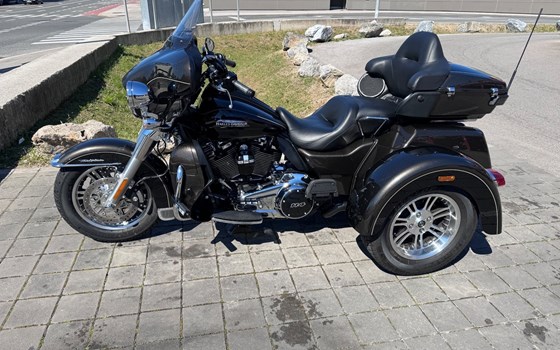 Gebrauchtmotorrad Harley-Davidson Tri Glide Ultra FLHTCUTG - Bild 10 Gebrauchtmotorrad Harley-Davidson Tri Glide Ultra FLHTCUTG - Bild 10