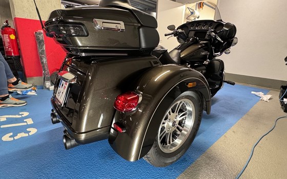 Gebrauchtmotorrad Harley-Davidson Tri Glide Ultra FLHTCUTG - Bild 12 Gebrauchtmotorrad Harley-Davidson Tri Glide Ultra FLHTCUTG - Bild 12
