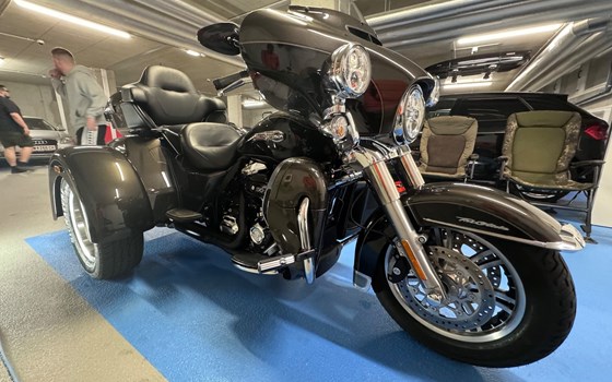 Gebrauchtmotorrad Harley-Davidson Tri Glide Ultra FLHTCUTG - Bild 13 Gebrauchtmotorrad Harley-Davidson Tri Glide Ultra FLHTCUTG - Bild 13