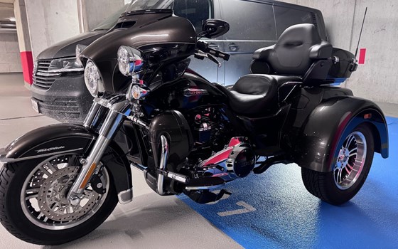 Gebrauchtmotorrad Harley-Davidson Tri Glide Ultra FLHTCUTG - Bild 4 Gebrauchtmotorrad Harley-Davidson Tri Glide Ultra FLHTCUTG - Bild 4