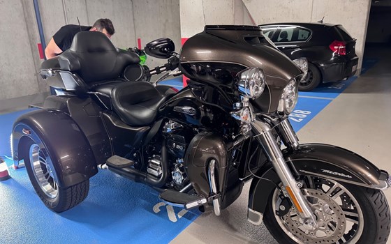 Gebrauchtmotorrad Harley-Davidson Tri Glide Ultra FLHTCUTG - Bild 5 Gebrauchtmotorrad Harley-Davidson Tri Glide Ultra FLHTCUTG - Bild 5
