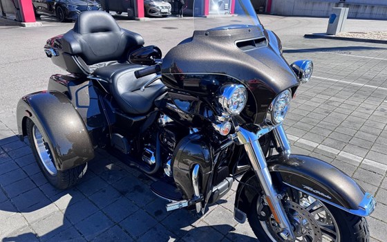Gebrauchtmotorrad Harley-Davidson Tri Glide Ultra FLHTCUTG - Bild 7 Gebrauchtmotorrad Harley-Davidson Tri Glide Ultra FLHTCUTG - Bild 7