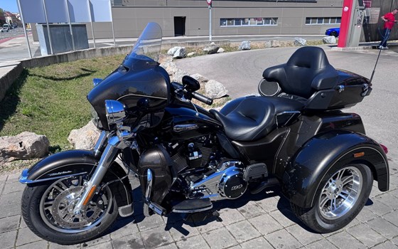 Gebrauchtmotorrad Harley-Davidson Tri Glide Ultra FLHTCUTG - Bild 8 Gebrauchtmotorrad Harley-Davidson Tri Glide Ultra FLHTCUTG - Bild 8