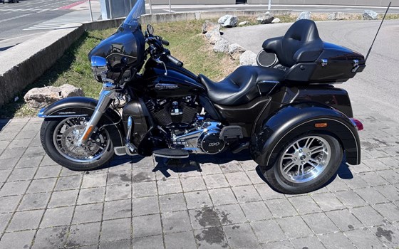 Gebrauchtmotorrad Harley-Davidson Tri Glide Ultra FLHTCUTG - Bild 9 Gebrauchtmotorrad Harley-Davidson Tri Glide Ultra FLHTCUTG - Bild 9