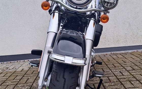 Gebrauchtmotorrad Harley-Davidson Softail Heritage Classic 114 FLHCS - Bild 1