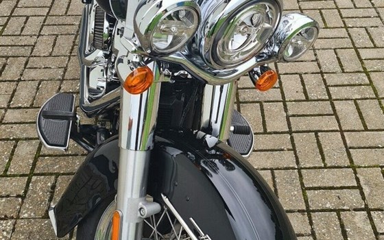 Gebrauchtmotorrad Harley-Davidson Softail Heritage Classic 114 FLHCS - Bild 3