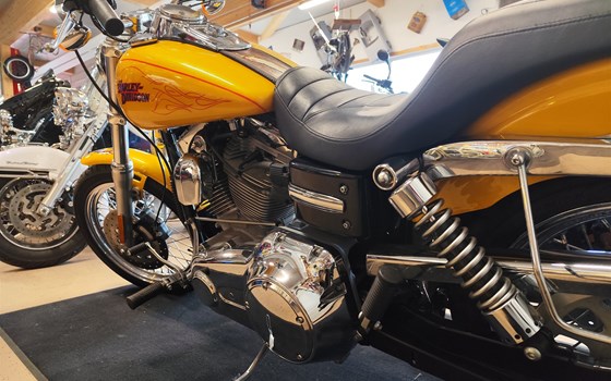 Gebrauchtmotorrad Harley-Davidson Dyna Super Glide Custom FXDC - Bild 4 Gebrauchtmotorrad Harley-Davidson Dyna Super Glide Custom FXDC - Bild 4