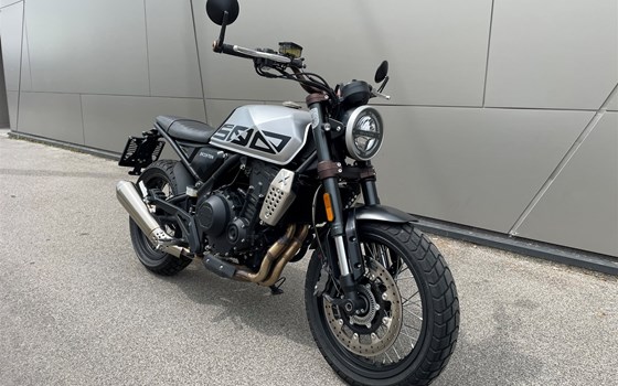 Gebrauchtmotorrad Brixton Crossfire 500 X - Bild 2 Gebrauchtmotorrad Brixton Crossfire 500 X - Bild 2