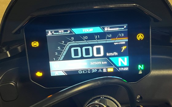 Gebrauchtmotorrad Aprilia Tuono V4 1100 Factory - Bild 11