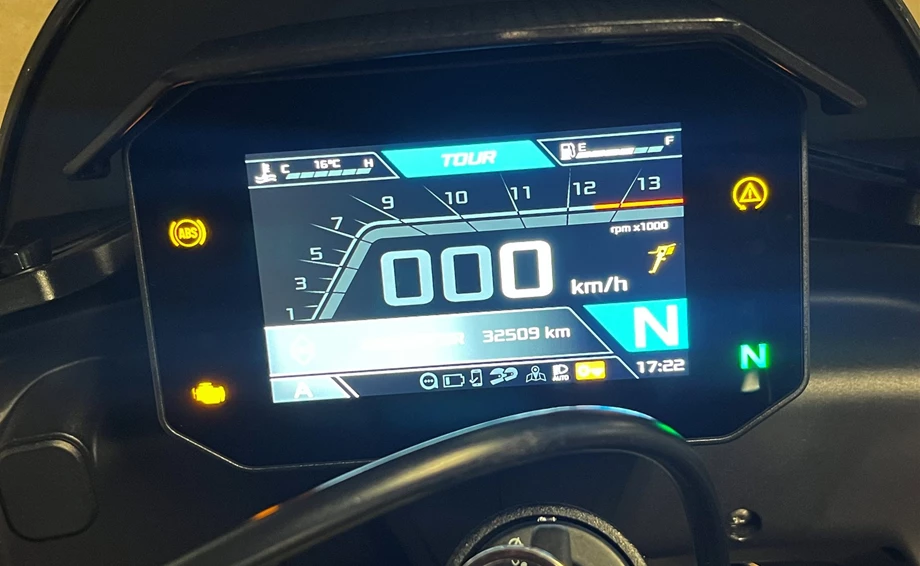 Angebot Aprilia Tuono V4 1100 Factory Bild 11: Angebot Aprilia Tuono V4 1100 Factory