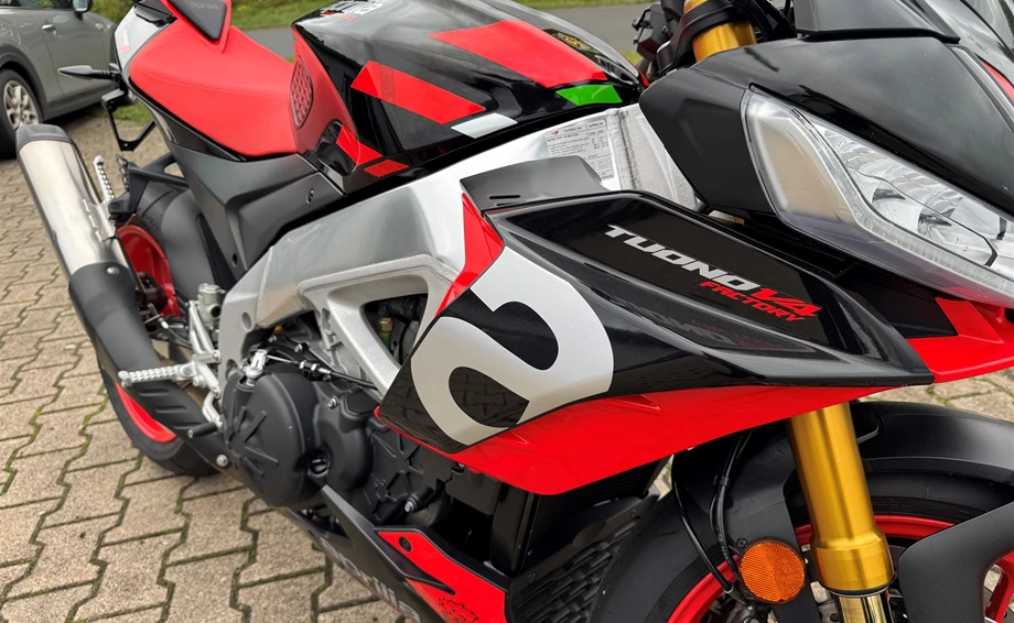 Angebot Aprilia Tuono V4 1100 Factory Bild 22: Angebot Aprilia Tuono V4 1100 Factory