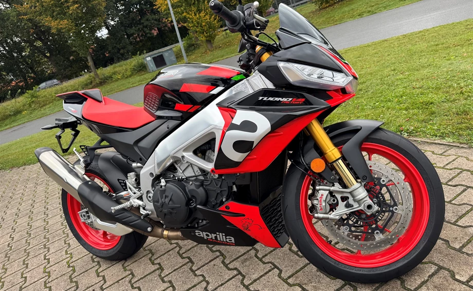 Angebot Aprilia Tuono V4 1100 Factory Bild 5: Angebot Aprilia Tuono V4 1100 Factory