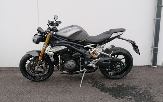 Gebrauchtmotorrad Triumph Speed Triple 1200 RS - Bild 2 Gebrauchtmotorrad Triumph Speed Triple 1200 RS - Bild 2