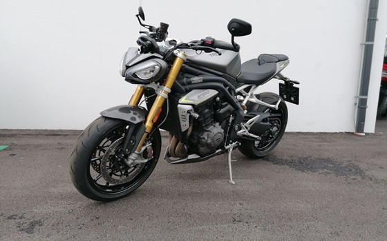 Gebrauchtmotorrad Triumph Speed Triple 1200 RS - Bild 3 Gebrauchtmotorrad Triumph Speed Triple 1200 RS - Bild 3