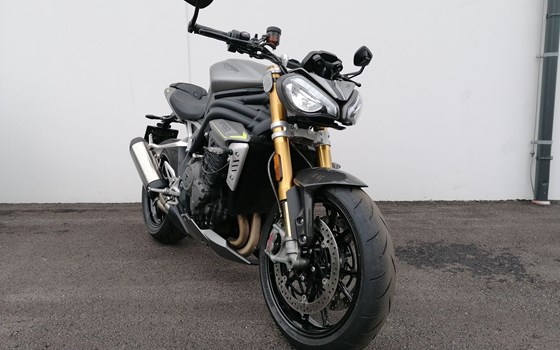 Gebrauchtmotorrad Triumph Speed Triple 1200 RS - Bild 4 Gebrauchtmotorrad Triumph Speed Triple 1200 RS - Bild 4
