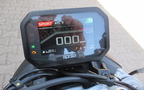 Gebrauchtmotorrad Aprilia Tuono 457 - Bild 10