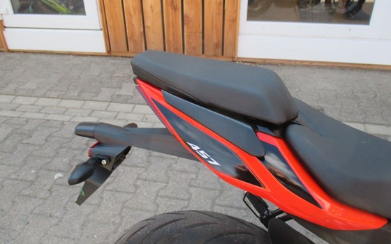 Gebrauchtmotorrad Aprilia Tuono 457 - Bild 11