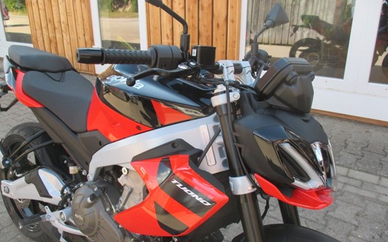 Gebrauchtmotorrad Aprilia Tuono 457 - Bild 15