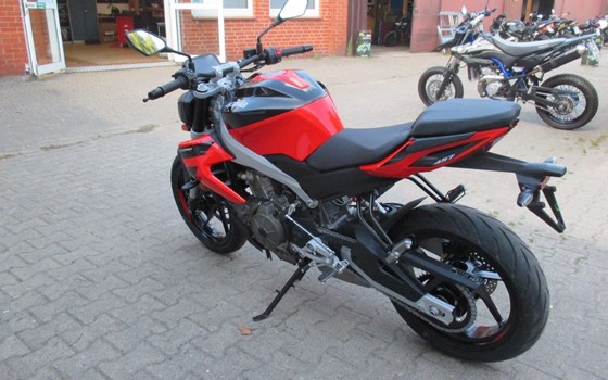 Gebrauchtmotorrad Aprilia Tuono 457 - Bild 5
