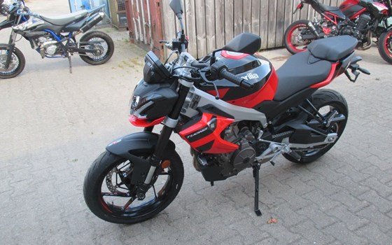 Gebrauchtmotorrad Aprilia Tuono 457 - Bild 6