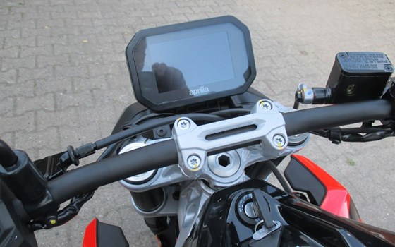 Gebrauchtmotorrad Aprilia Tuono 457 - Bild 9
