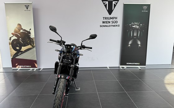 Neufahrzeug Triumph Trident 660 Triple Tribute - Bild 3 Neufahrzeug Triumph Trident 660 Triple Tribute - Bild 3