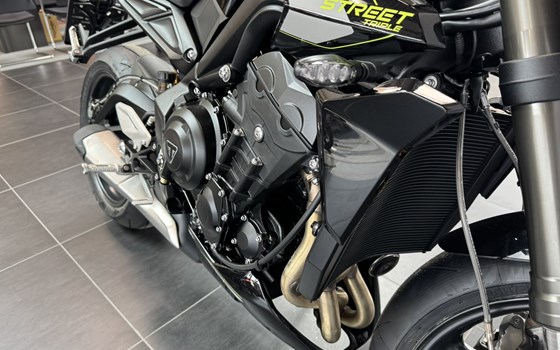 Neufahrzeug Triumph Street Triple 765 R A2 - Bild 10 Neufahrzeug Triumph Street Triple 765 R A2 - Bild 10