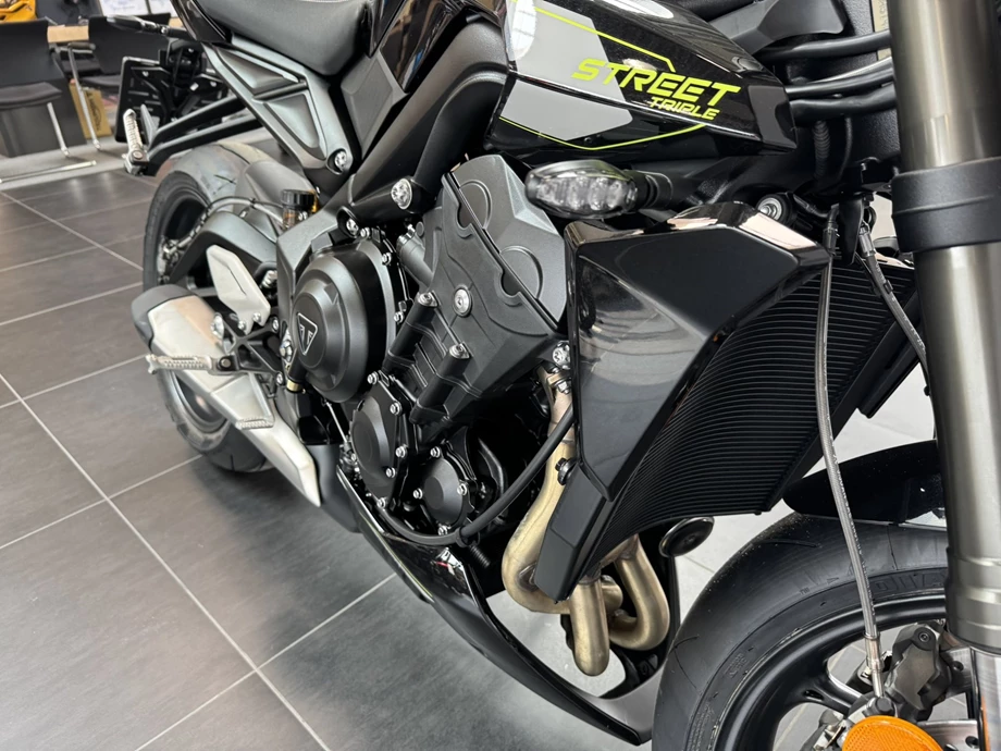 Angebot Triumph Street Triple 765 R A2 Bild 10: Angebot Triumph Street Triple 765 R A2
