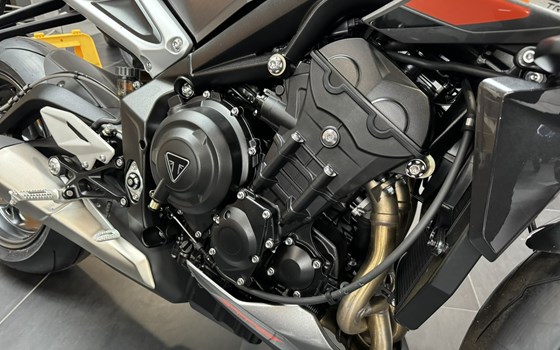 Neufahrzeug Triumph Street Triple 765 R A2 - Bild 10 Neufahrzeug Triumph Street Triple 765 R A2 - Bild 10
