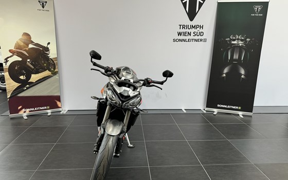 Neufahrzeug Triumph Street Triple 765 R A2 - Bild 3 Neufahrzeug Triumph Street Triple 765 R A2 - Bild 3