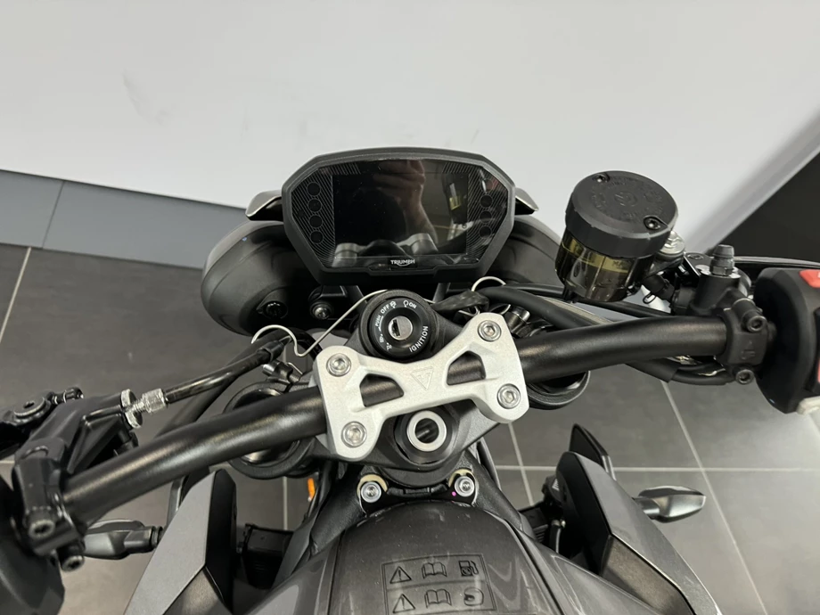 Angebot Triumph Street Triple 765 R A2 Bild 8: Angebot Triumph Street Triple 765 R A2