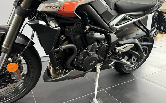 Neufahrzeug Triumph Street Triple 765 R A2 - Bild 9 Neufahrzeug Triumph Street Triple 765 R A2 - Bild 9