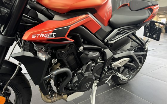 Neufahrzeug Triumph Street Triple 765 R A2 - Bild 9 Neufahrzeug Triumph Street Triple 765 R A2 - Bild 9