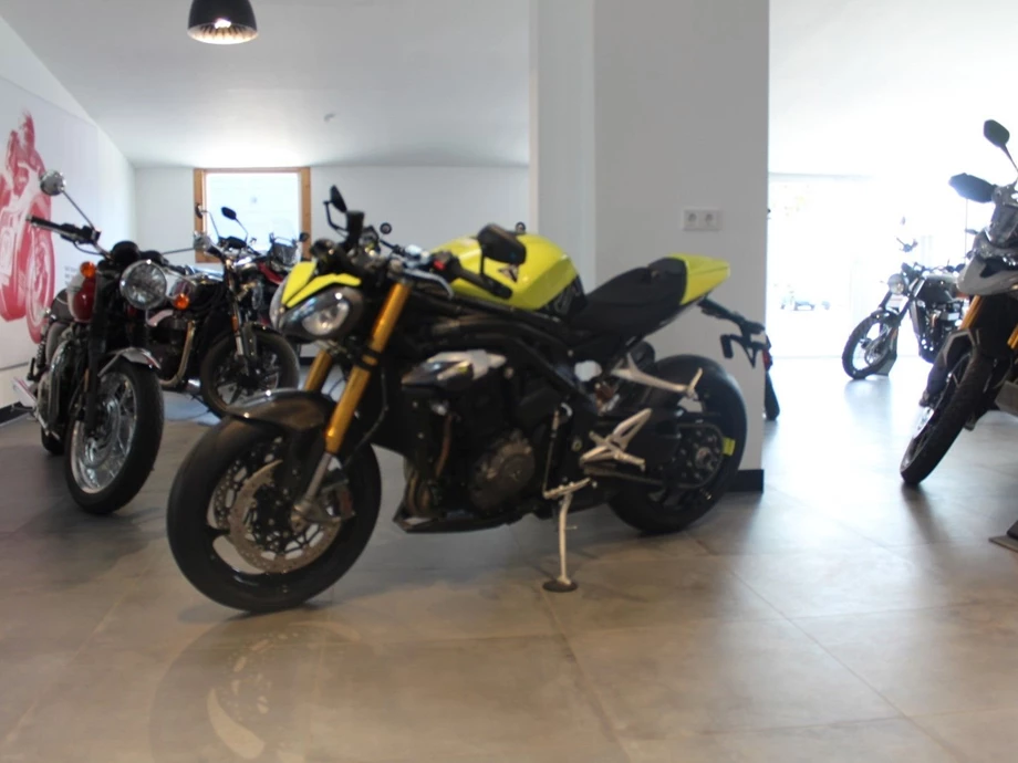 Angebot Triumph Speed Triple 1200 RX Bild 3: Angebot Triumph Speed Triple 1200 RX