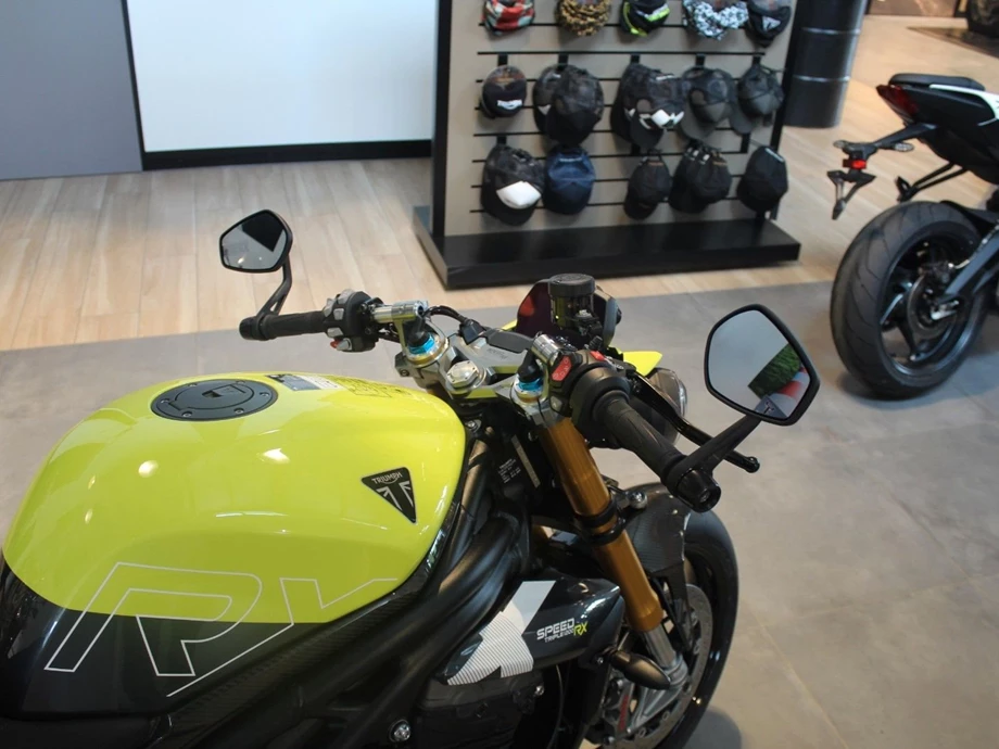 Angebot Triumph Speed Triple 1200 RX Bild 4: Angebot Triumph Speed Triple 1200 RX