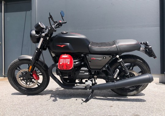 GEBRAUCHTFAHRZEUG Moto Guzzi V7 III Carbon