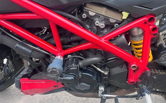 Gebrauchtmotorrad Ducati Streetfighter 848 - Bild 2 Gebrauchtmotorrad Ducati Streetfighter 848 - Bild 2