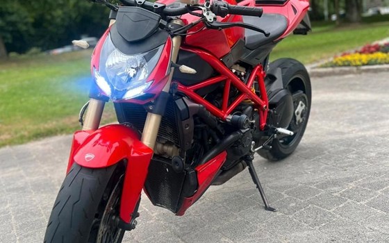 Gebrauchtmotorrad Ducati Streetfighter 848 - Bild 6 Gebrauchtmotorrad Ducati Streetfighter 848 - Bild 6