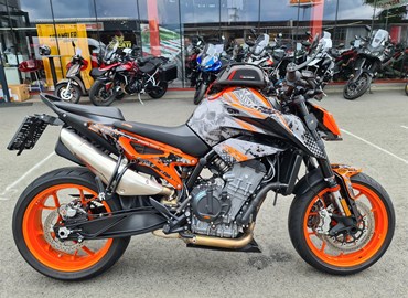Gebrauchtmotorrad KTM 890 Duke GP