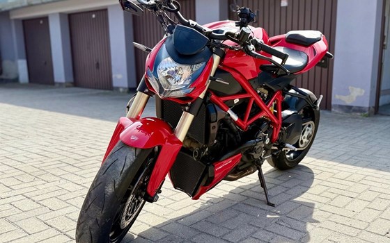 Gebrauchtmotorrad Ducati Streetfighter 848 - Bild 1 Gebrauchtmotorrad Ducati Streetfighter 848 - Bild 1