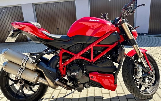 Gebrauchtmotorrad Ducati Streetfighter 848 - Bild 2 Gebrauchtmotorrad Ducati Streetfighter 848 - Bild 2