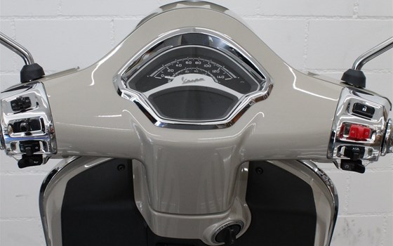 Neufahrzeug Vespa GTS 310 - Bild 7