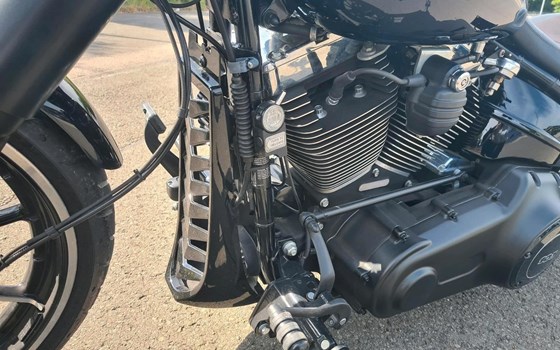 Gebrauchtmotorrad Harley-Davidson Softail Breakout FXSB - Bild 4 Gebrauchtmotorrad Harley-Davidson Softail Breakout FXSB - Bild 4