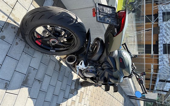 Gebrauchtmotorrad Ducati Streetfighter V2 - Bild 4 Gebrauchtmotorrad Ducati Streetfighter V2 - Bild 4