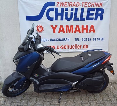 XMAX 300