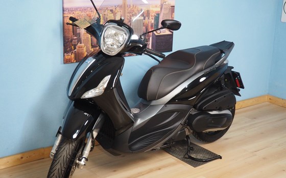 Gebrauchtmotorrad Piaggio Beverly 350ie Sport Touring - Bild 1 Gebrauchtmotorrad Piaggio Beverly 350ie Sport Touring - Bild 1