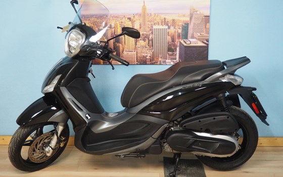 Gebrauchtmotorrad Piaggio Beverly 350ie Sport Touring - Bild 2 Gebrauchtmotorrad Piaggio Beverly 350ie Sport Touring - Bild 2