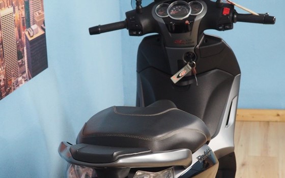 Gebrauchtmotorrad Piaggio Beverly 350ie Sport Touring - Bild 22 Gebrauchtmotorrad Piaggio Beverly 350ie Sport Touring - Bild 22